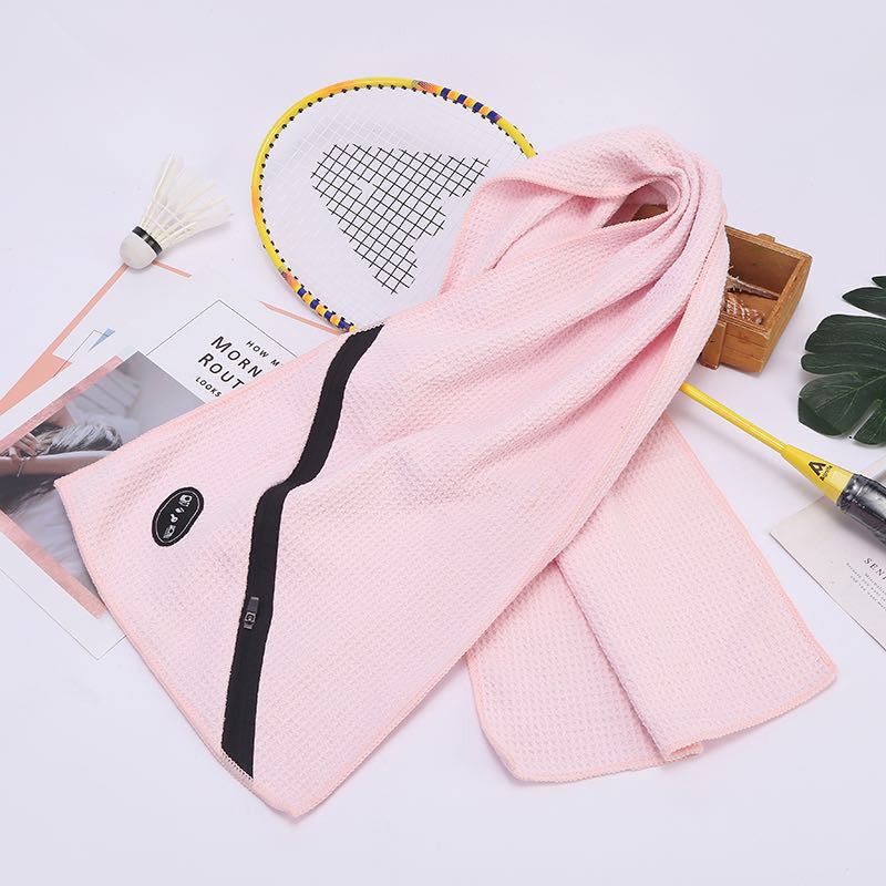 Triangle Zipper Pocket Waffle Pattern Golf Towel 