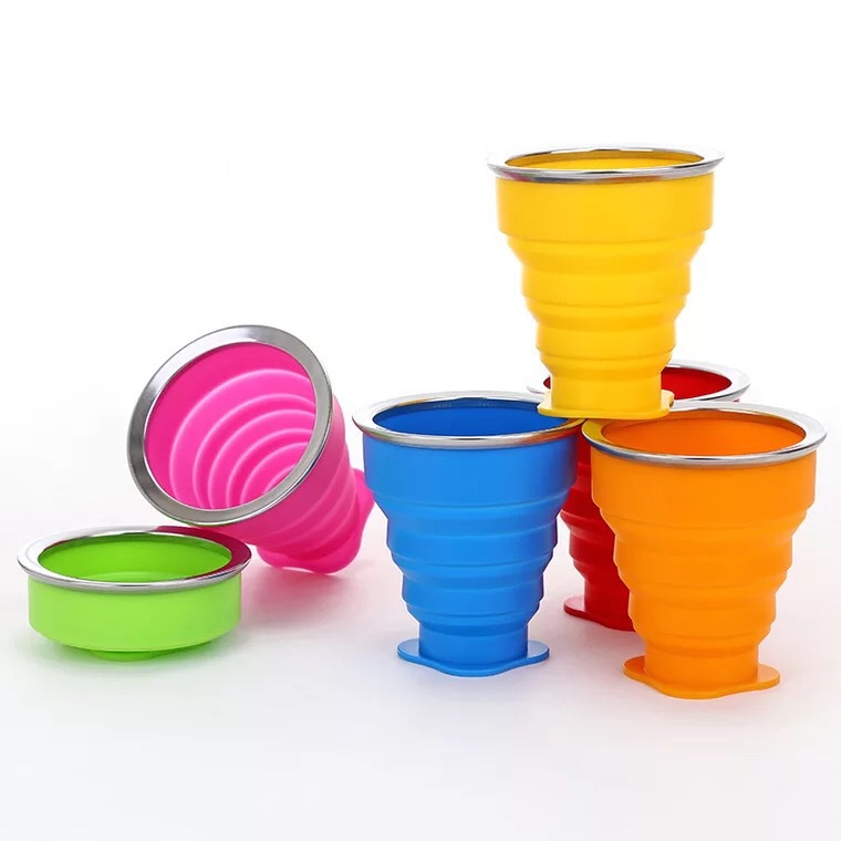 Silicone Collapsible Travel Water Cup Reusable BPA Free Non-Toxic Leakproof Foldable Silicone Cups with Lid and Wrist Strap