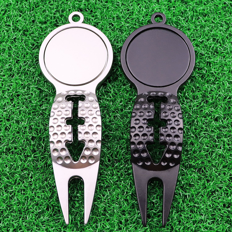 Golf Divot Repair Tool Golf Ball Arrow Line Stencil for Putting Alignment, With Magnetic Ball Marker, Can Be Hung With A Key Ring