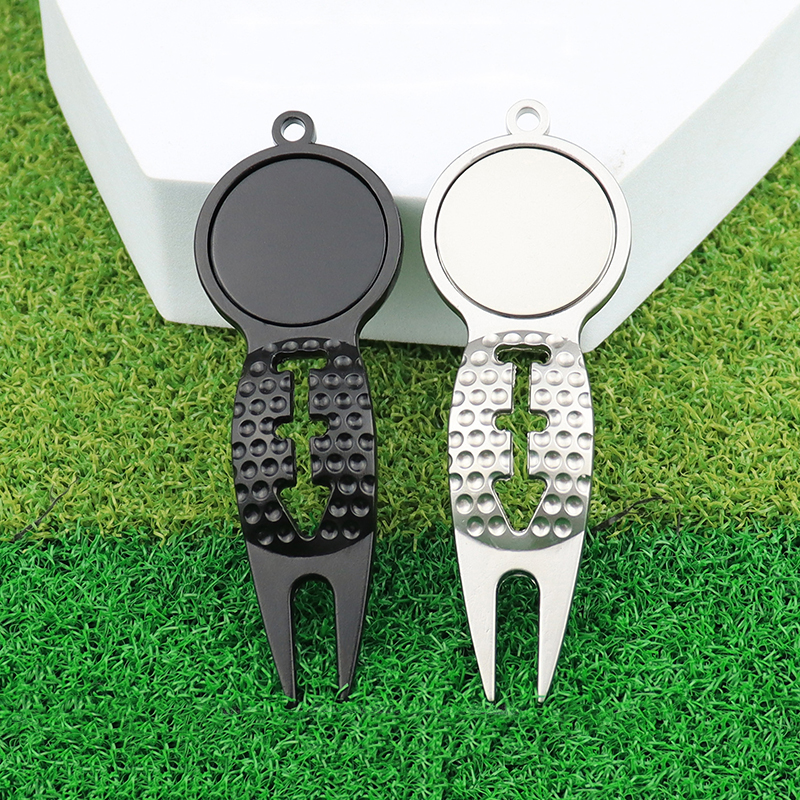 Golf Divot Repair Tool Golf Ball Arrow Line Stencil for Putting Alignment, With Magnetic Ball Marker, Can Be Hung With A Key Ring