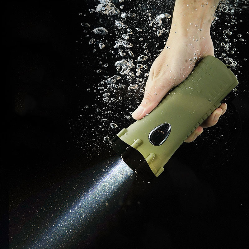 Heavy-duty 10-meter Waterproof Hand-crank Flashlight